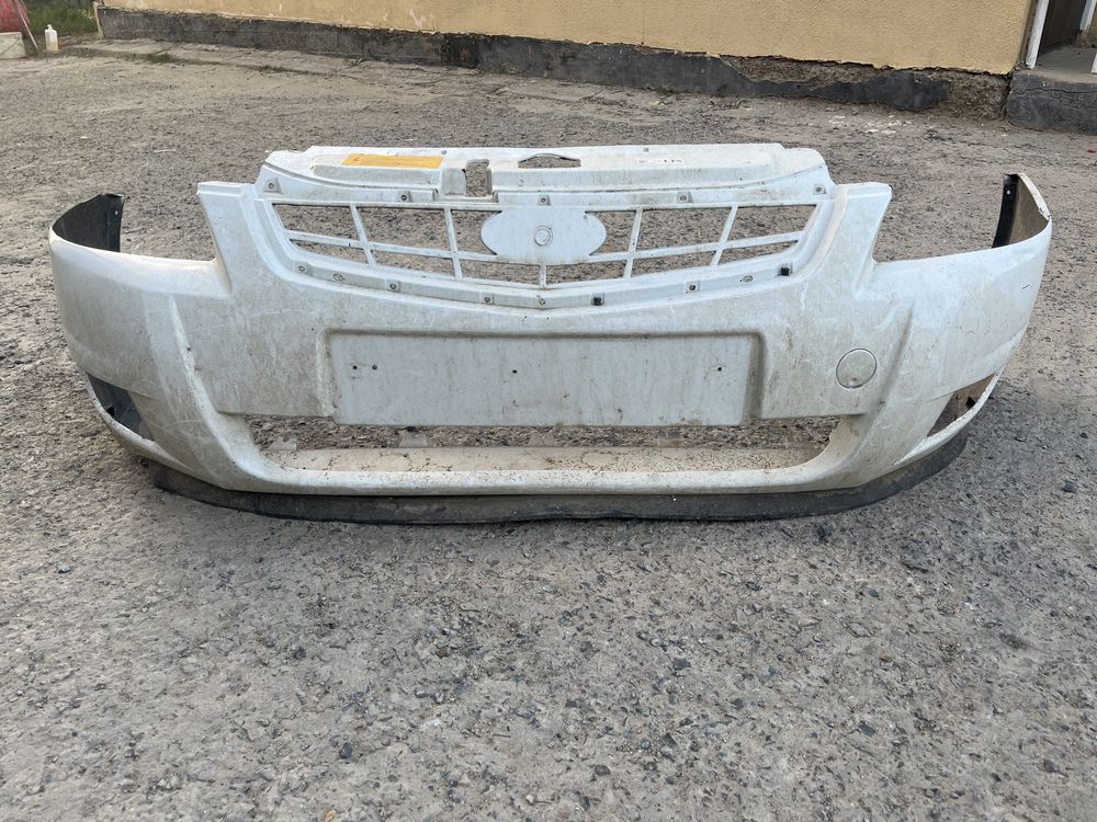 Бампер приора ( белый )