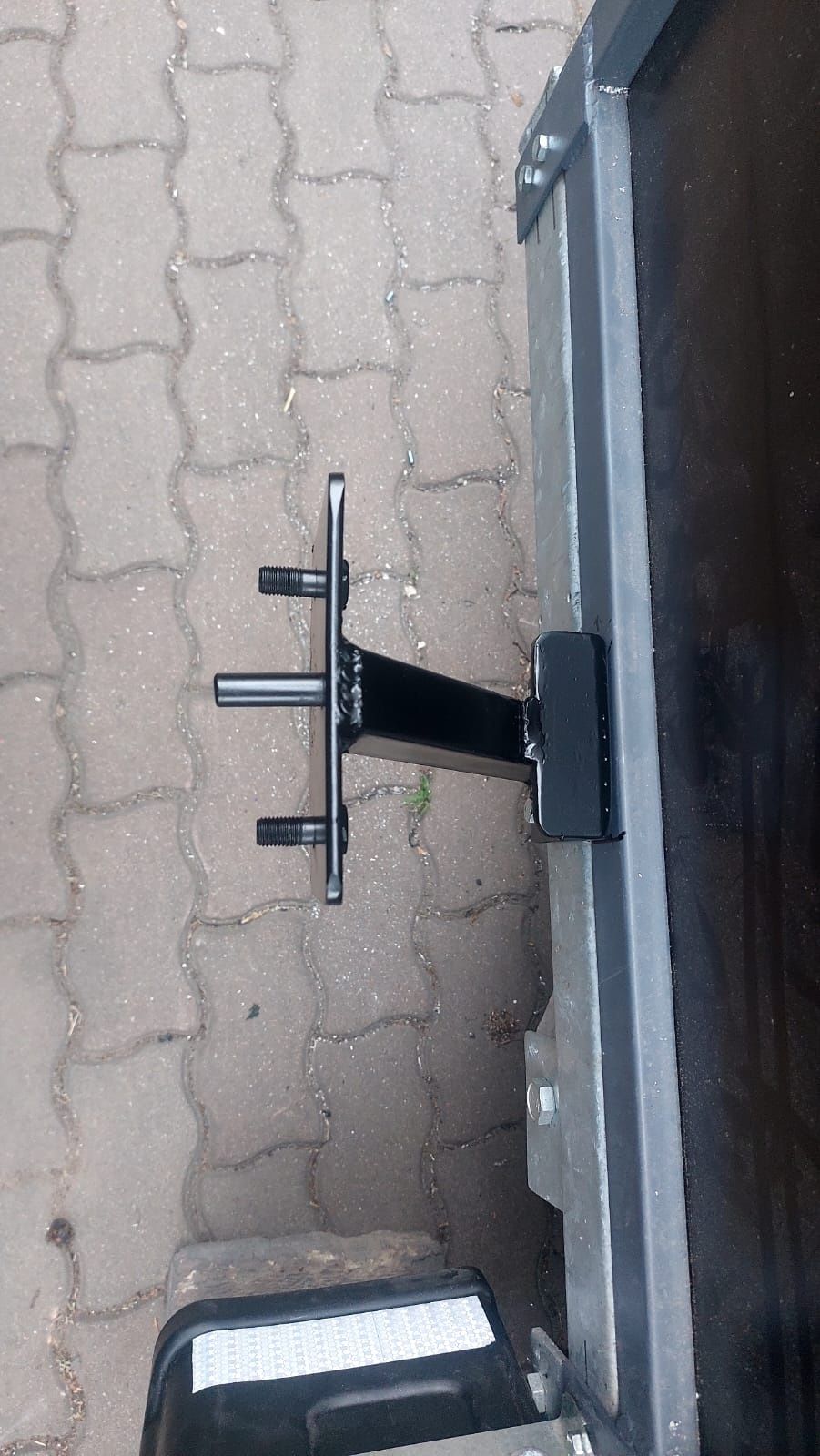 Крепления запасного колеса на прицеп