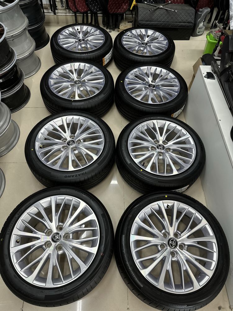 Камри 235 45 R18 оригинальный комплект лето новый шины трейдин есть