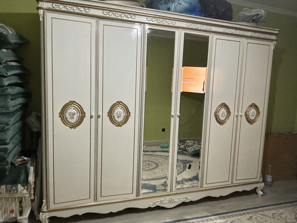 Продается спальная гарнитура