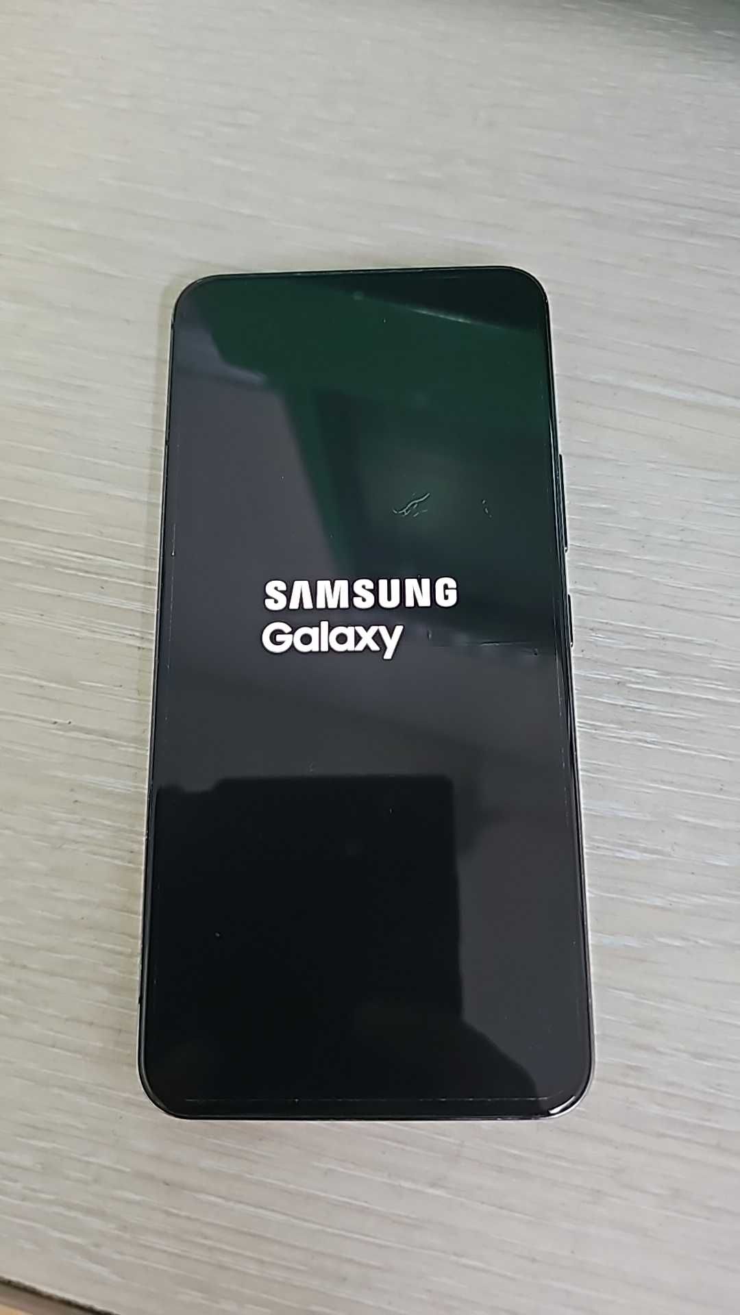 Флагман Samsung S22 в отличном. С коробкой
