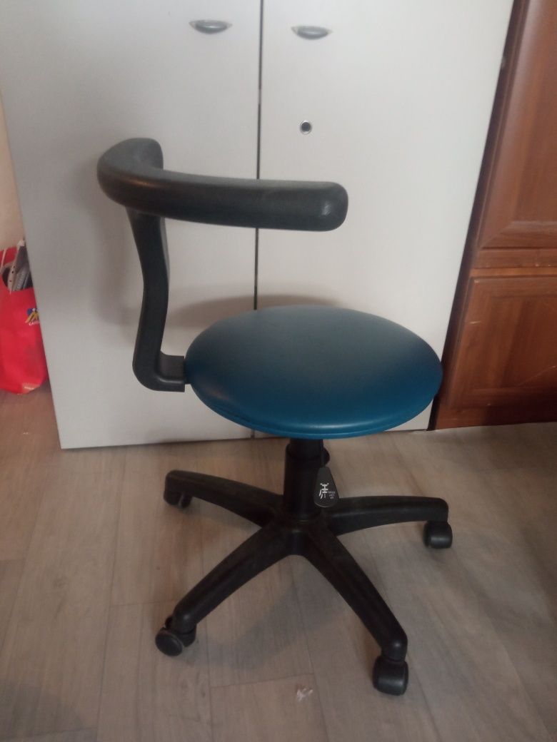 Стулья для офис продам
