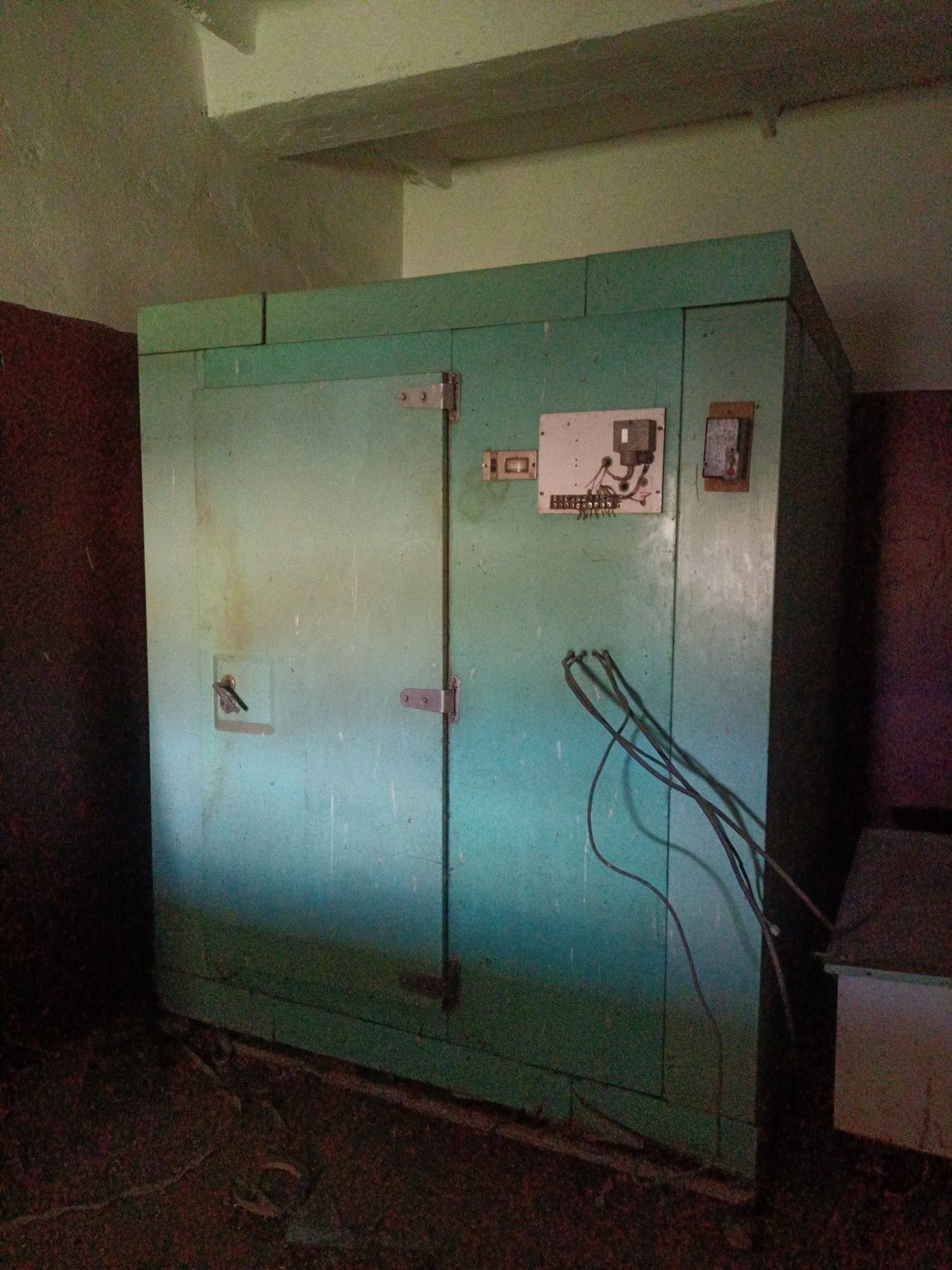 Промышленный холодильник .