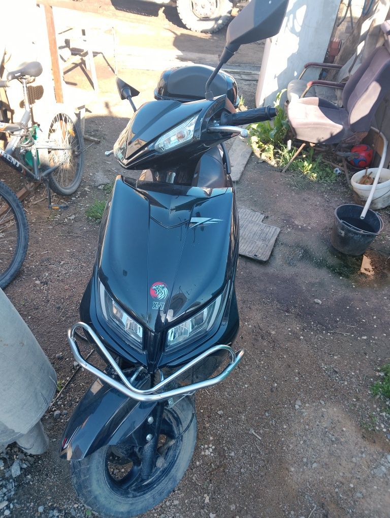 Продам мопед. Sonlink x7.