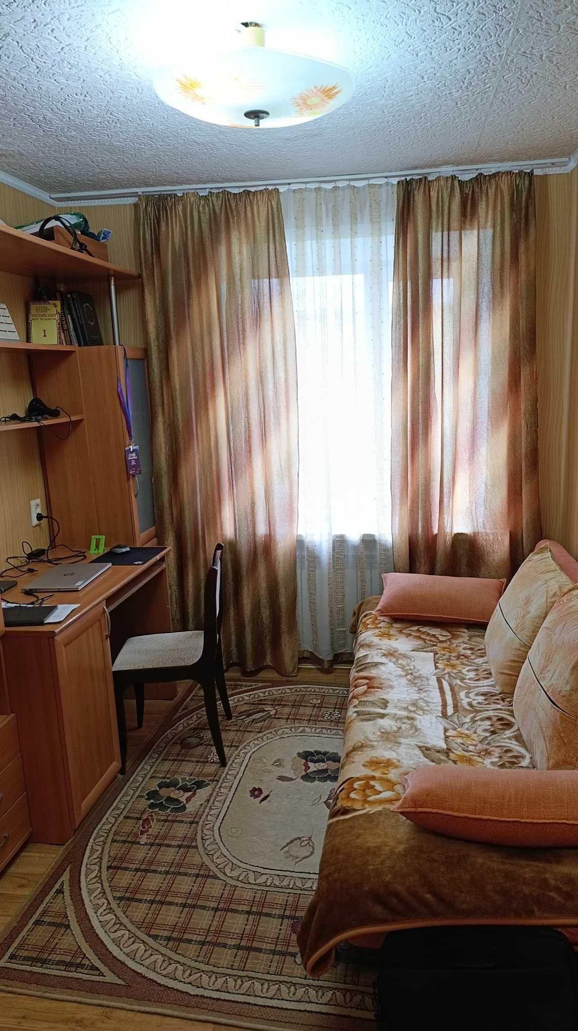 Продам 3х-комнатную кв. на Уалиханова 29.