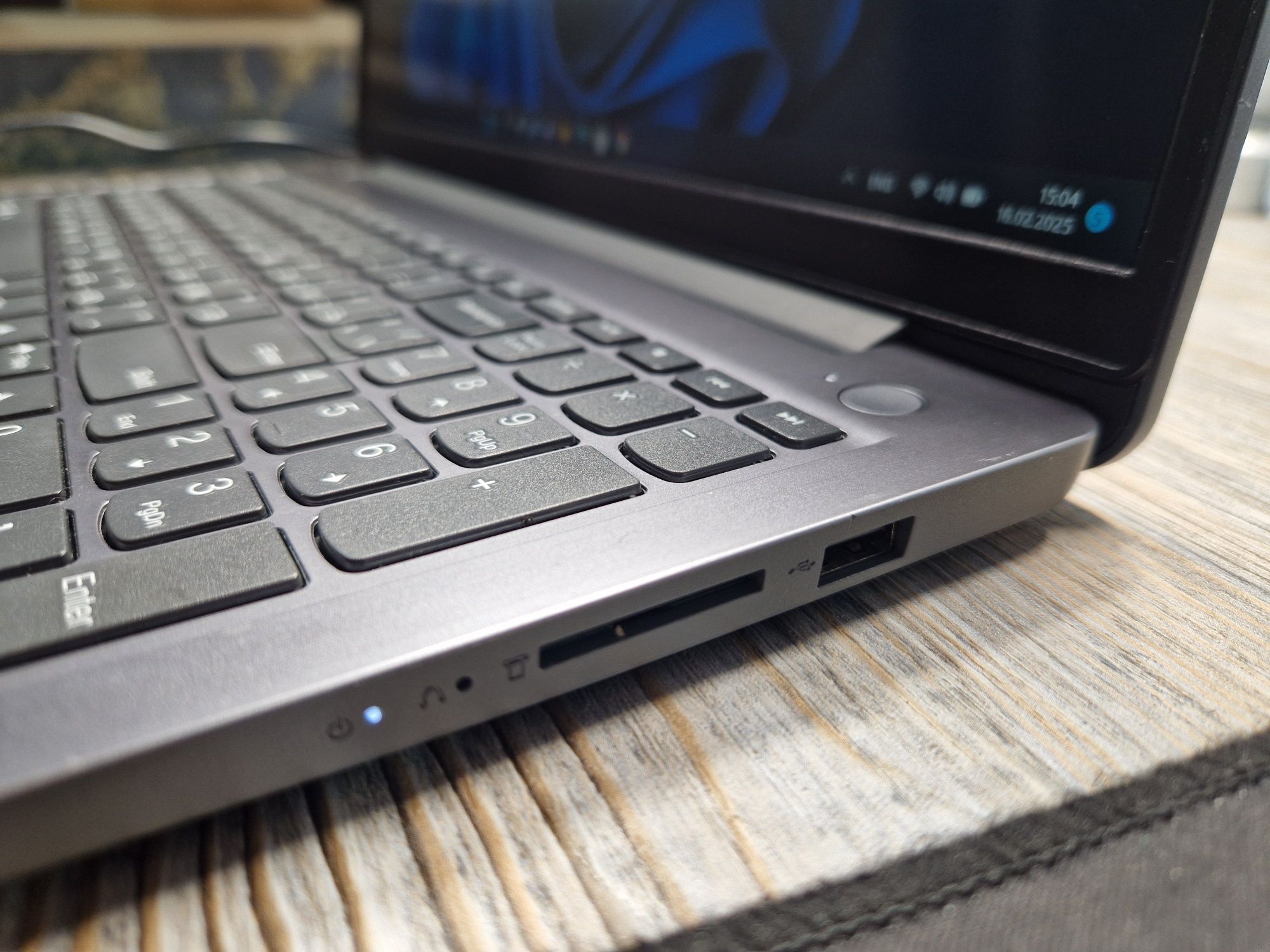 Ноутбук Lenovo Slim Ryzen3-5\ОЗУ 12гб\Состояние норм