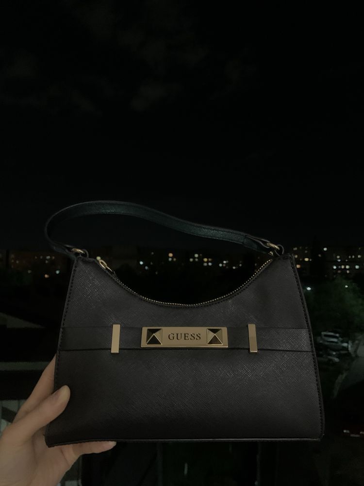 Сумка Guess в хорошем состоянии