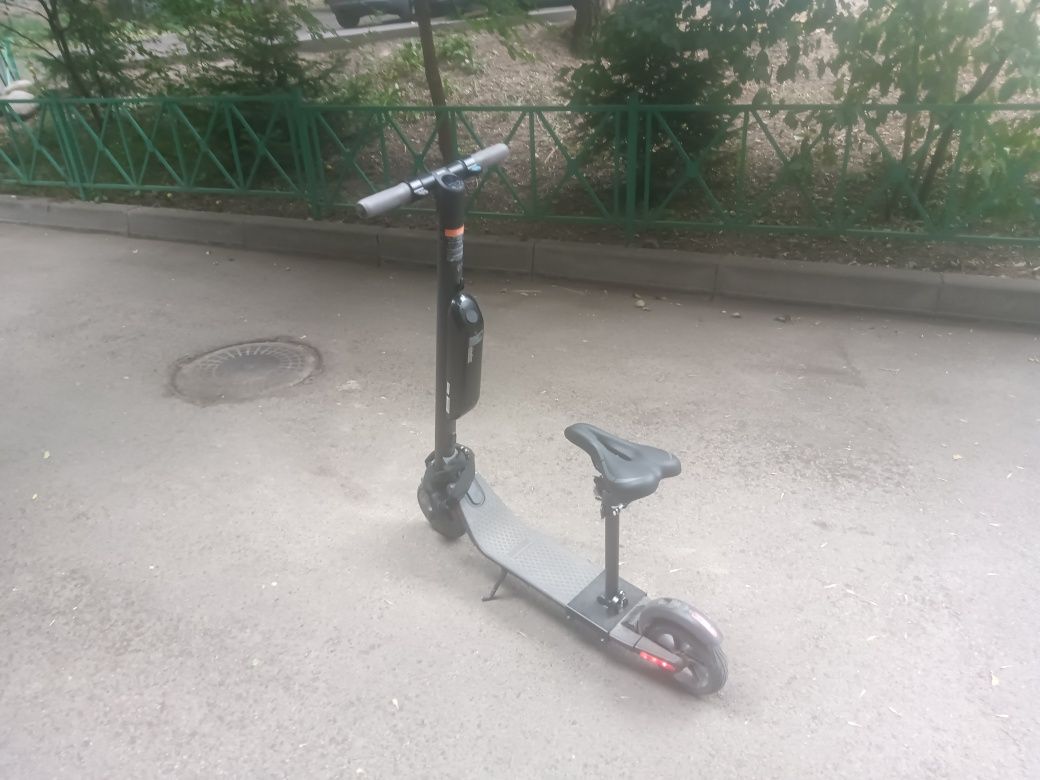Продам электросамокат ninebot es4