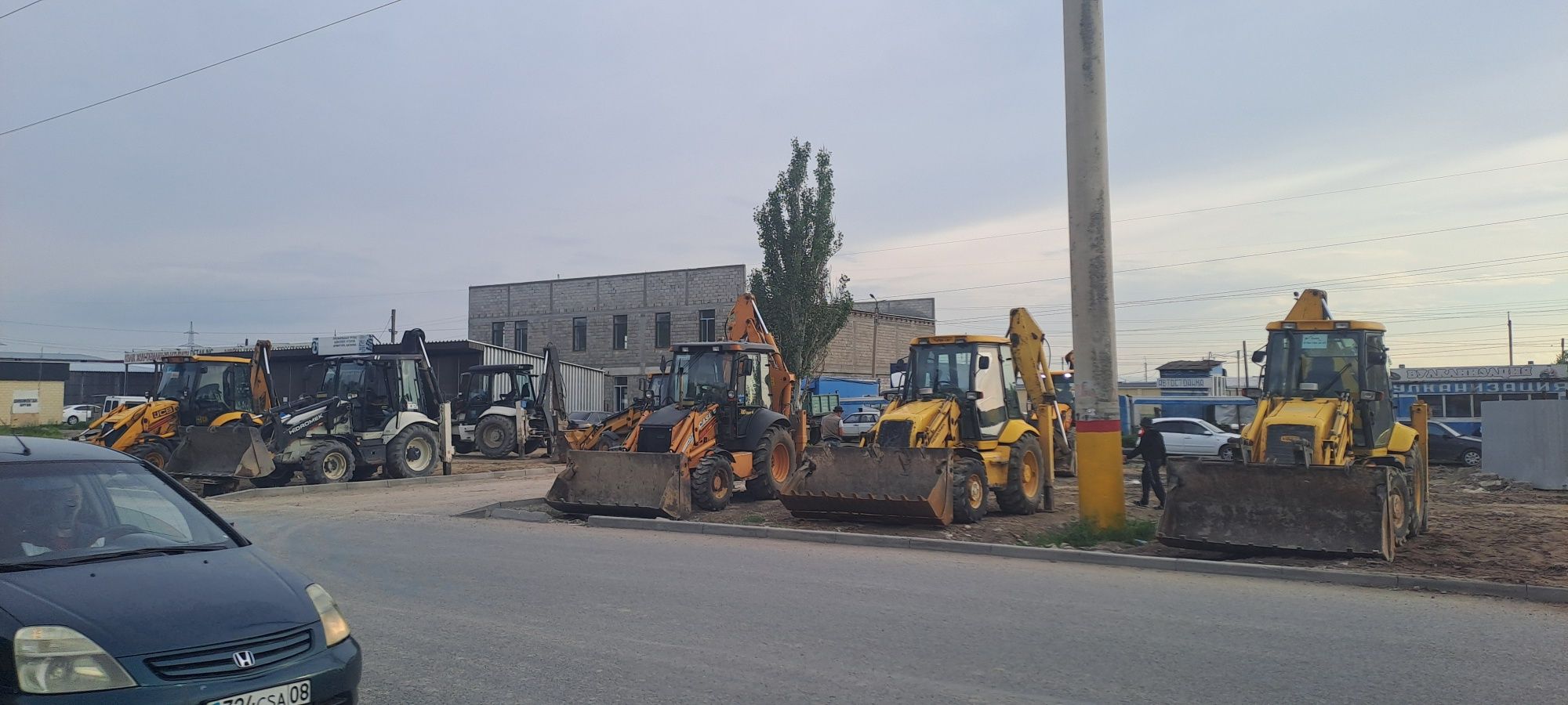 экскаватор пагрушик 3в1 ном Трактор