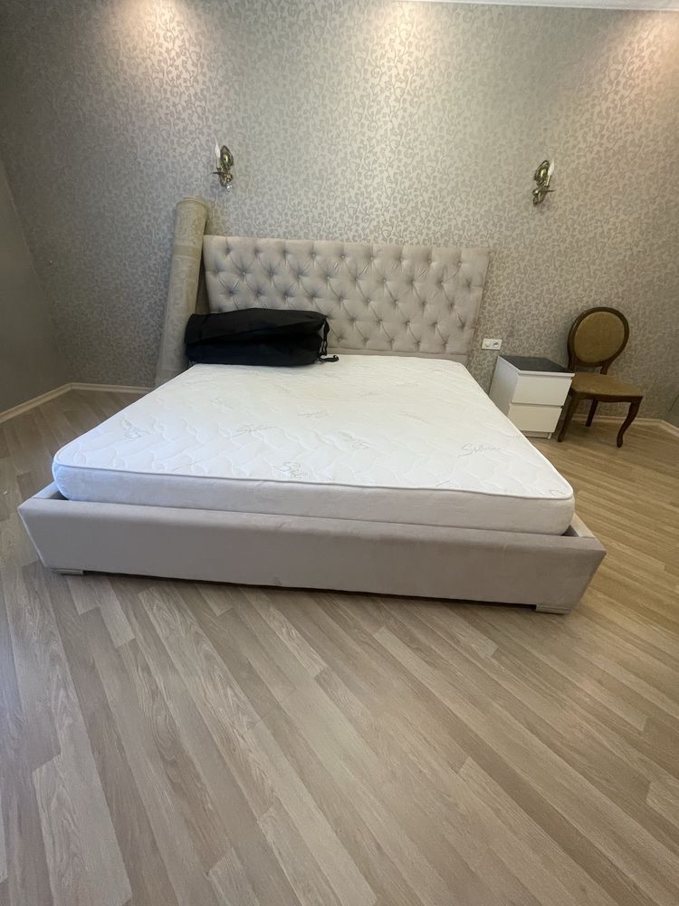 Продам кровать с матрацом торг есть звоните пишите