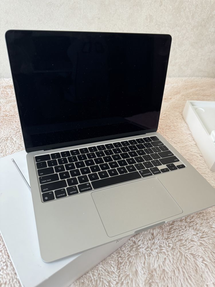 Macbook Air 13 (2024) | M3 | ОЗУ 16 гб | SSD 512 гб
