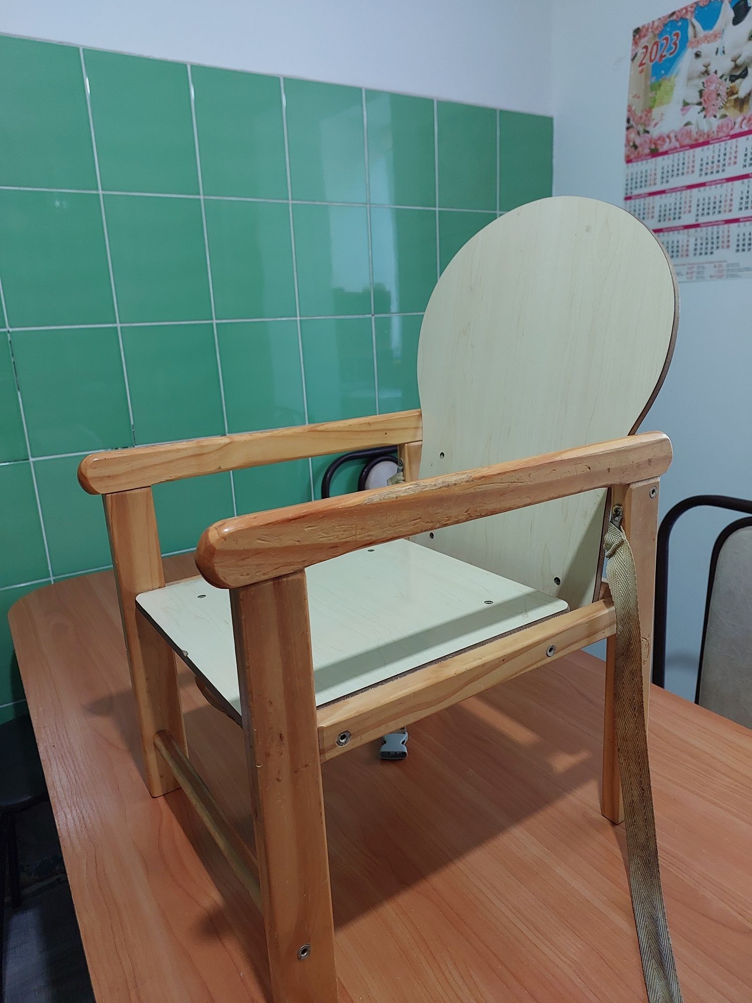 Продам Стол детский в хорошом состояние