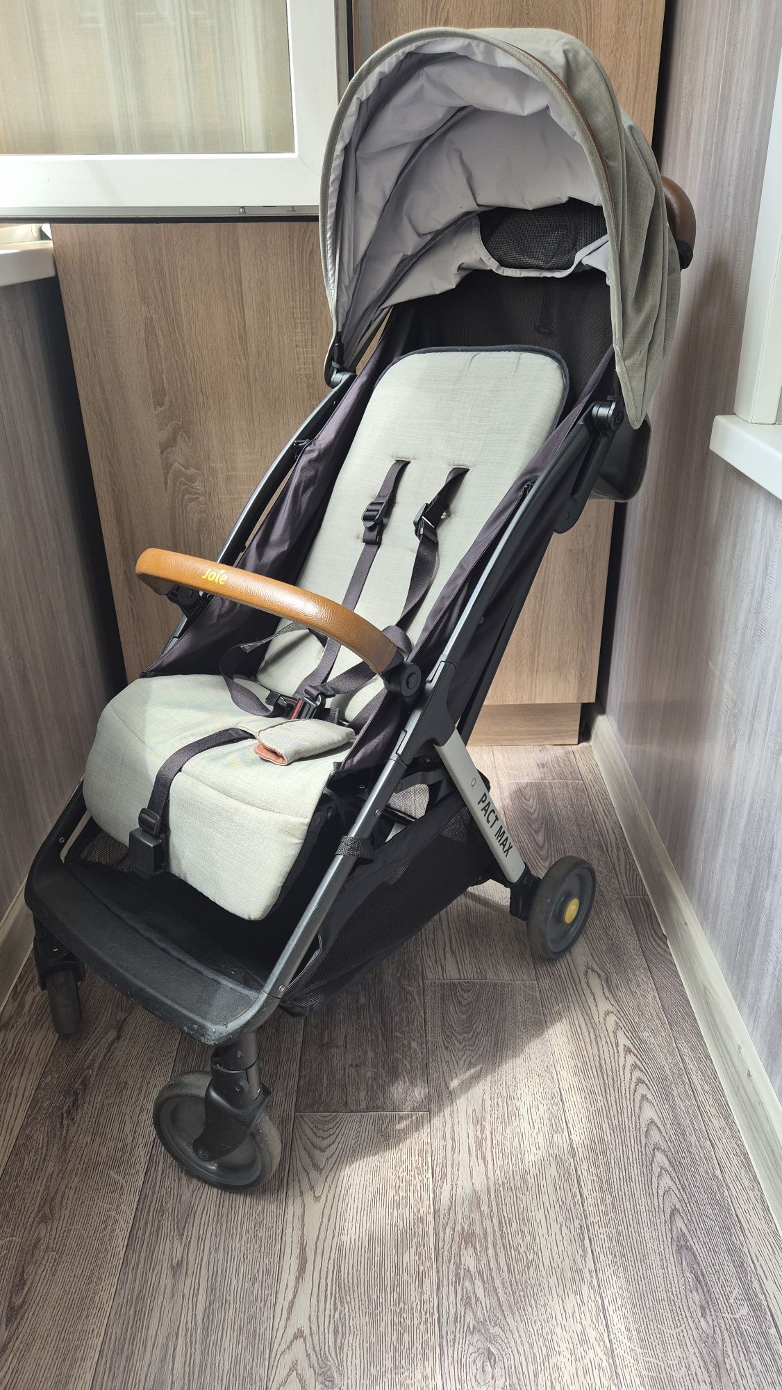 Продам коляску детскую Joie Pact Max
