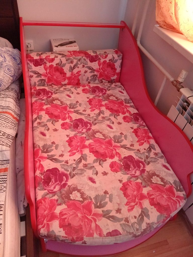 Срочно продам диван и детскую кровать