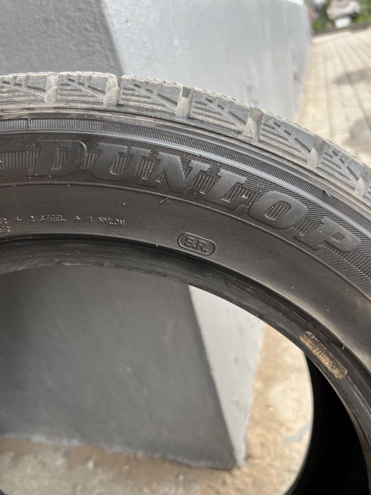 Продам 4 зиминее ризину 205/55/16 DUNLOP
