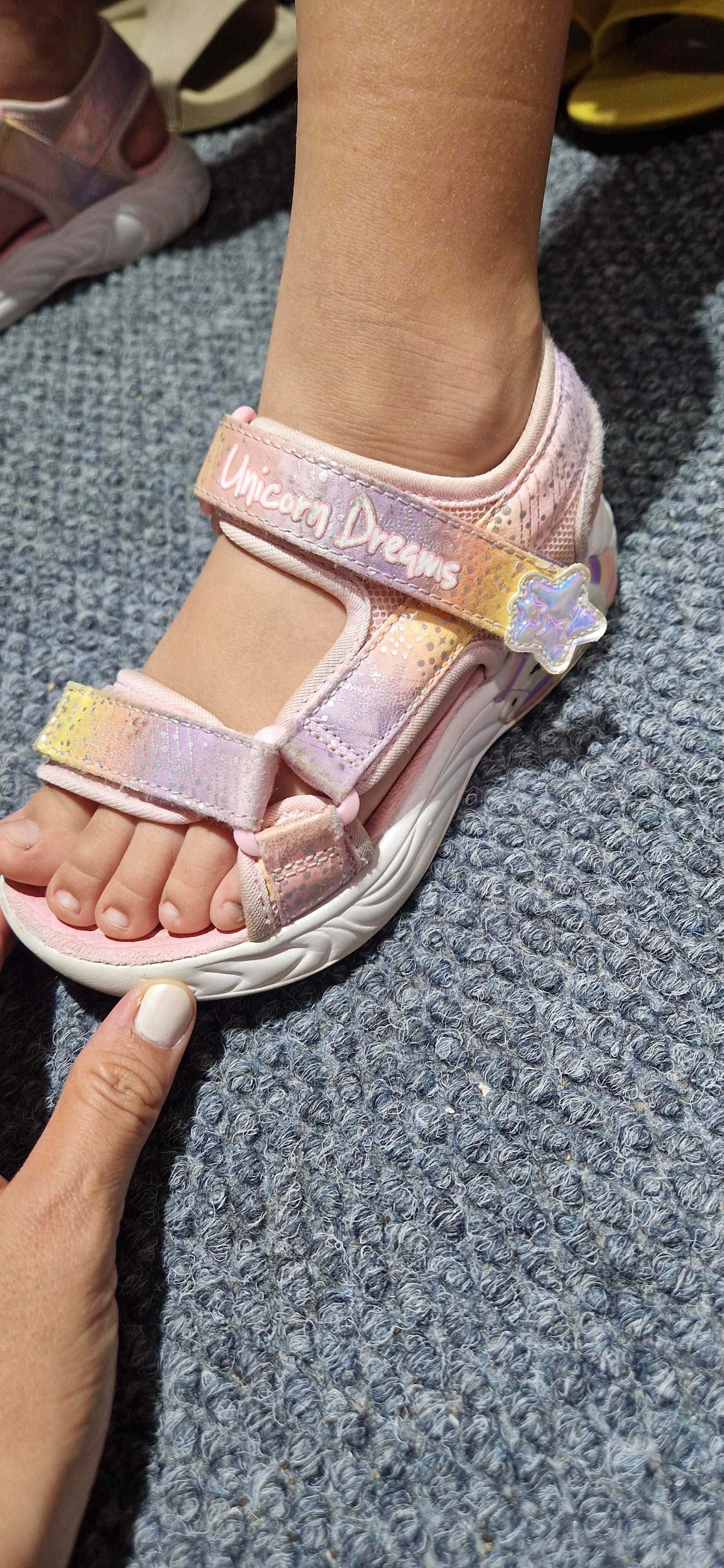 Розовые сандалии Skechers