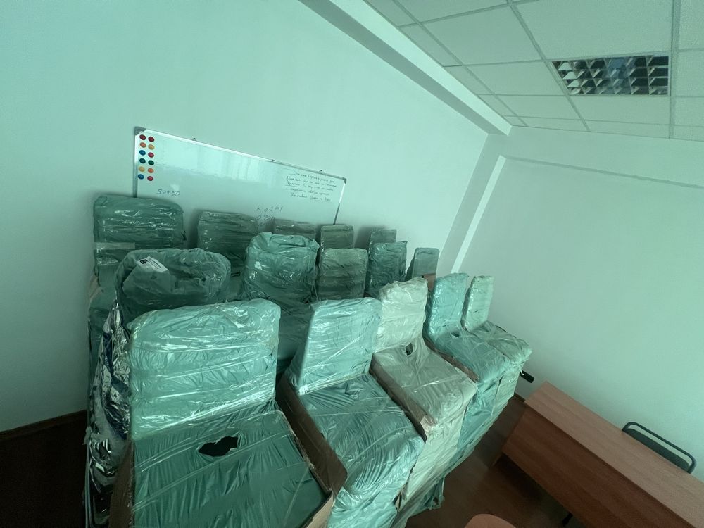 Продам офисные серые стулья!