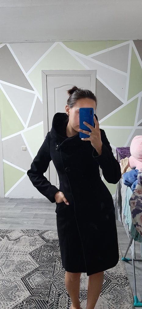 Продам пальто  не дорого 5000 есть торг
