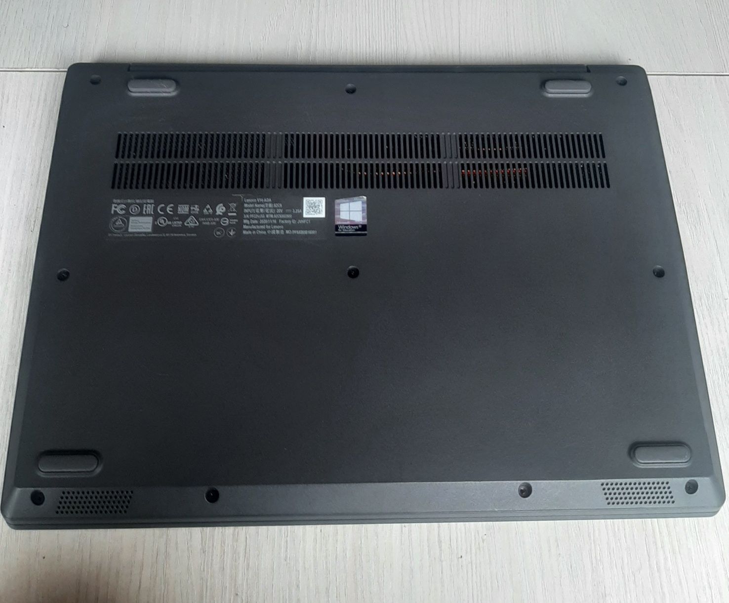 Ноутбук Lenovo V14 ADA в хорошем состояний