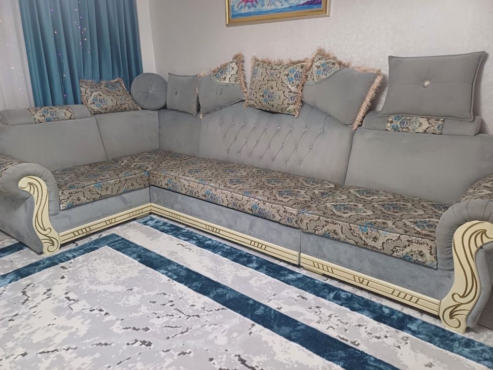 Продам угловой диван в хорошом состояние