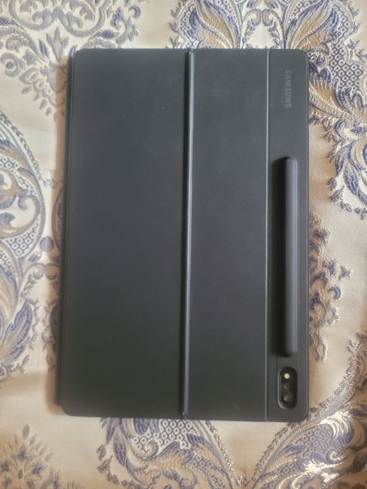 Планшет и чехол-клавиатура Samsung Galaxy Tab S7+