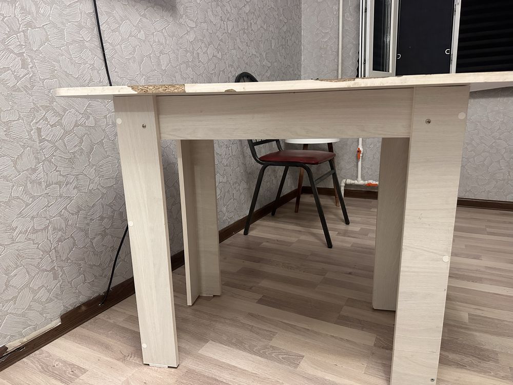 Продам кухонный стол 1 м × 60 см