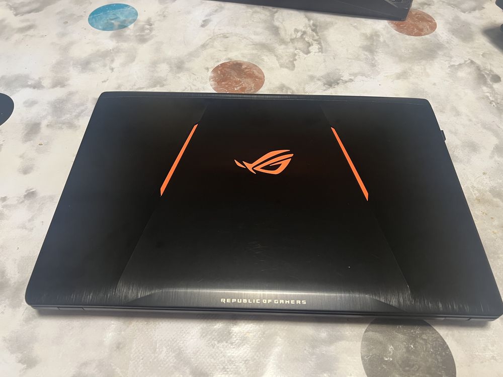 Ноутбок Asus Rog Strix