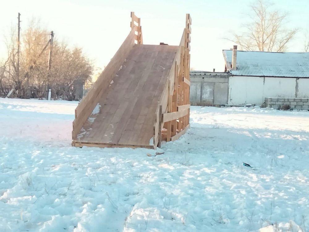 Детская горка деревянная зимняя заливная