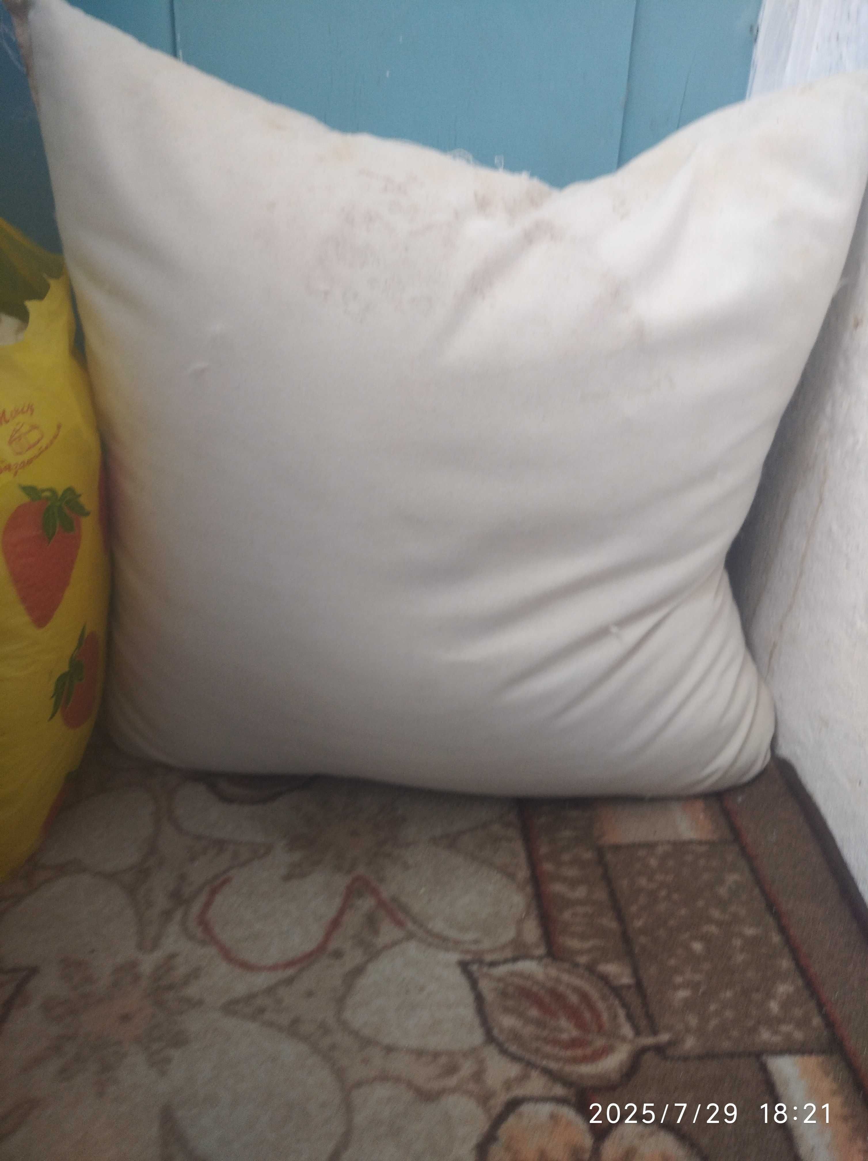 Подушки из пера сдам
