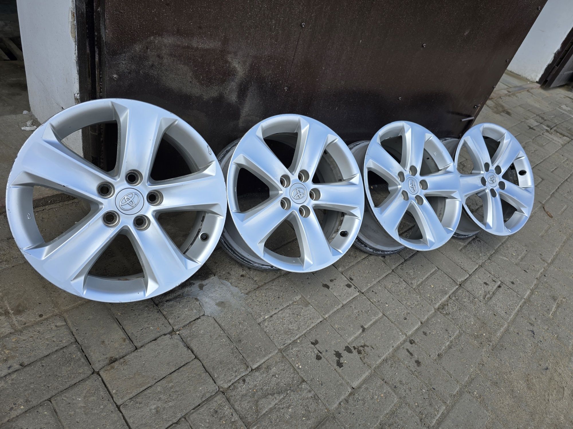 Диски оригинальные от Rav4