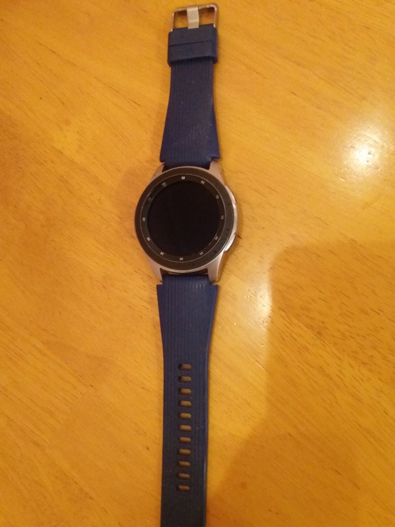 Galaxy Watch SM-R800 вскрытая коробка, но часы новые. 2 раза включали