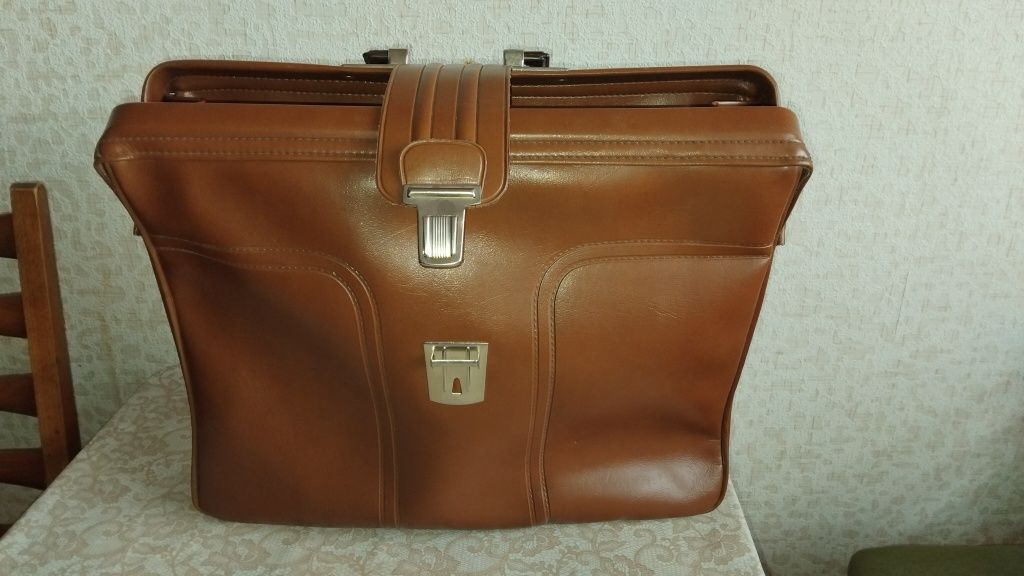 Продам  портфель