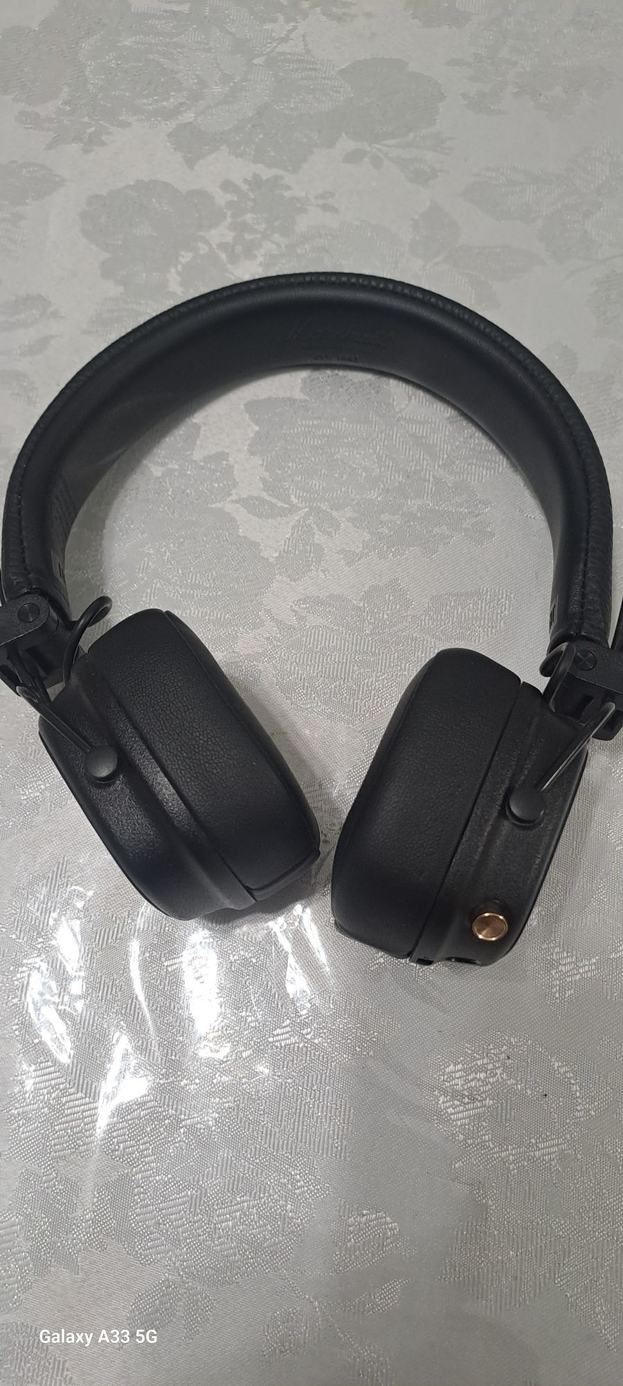 Продам безпроводные наушники все в оригинале.