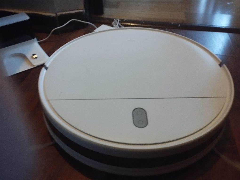 Робот-пылесос Xiaomi Mi Robot Vacuum-Mop Essential (MJSTG1) White