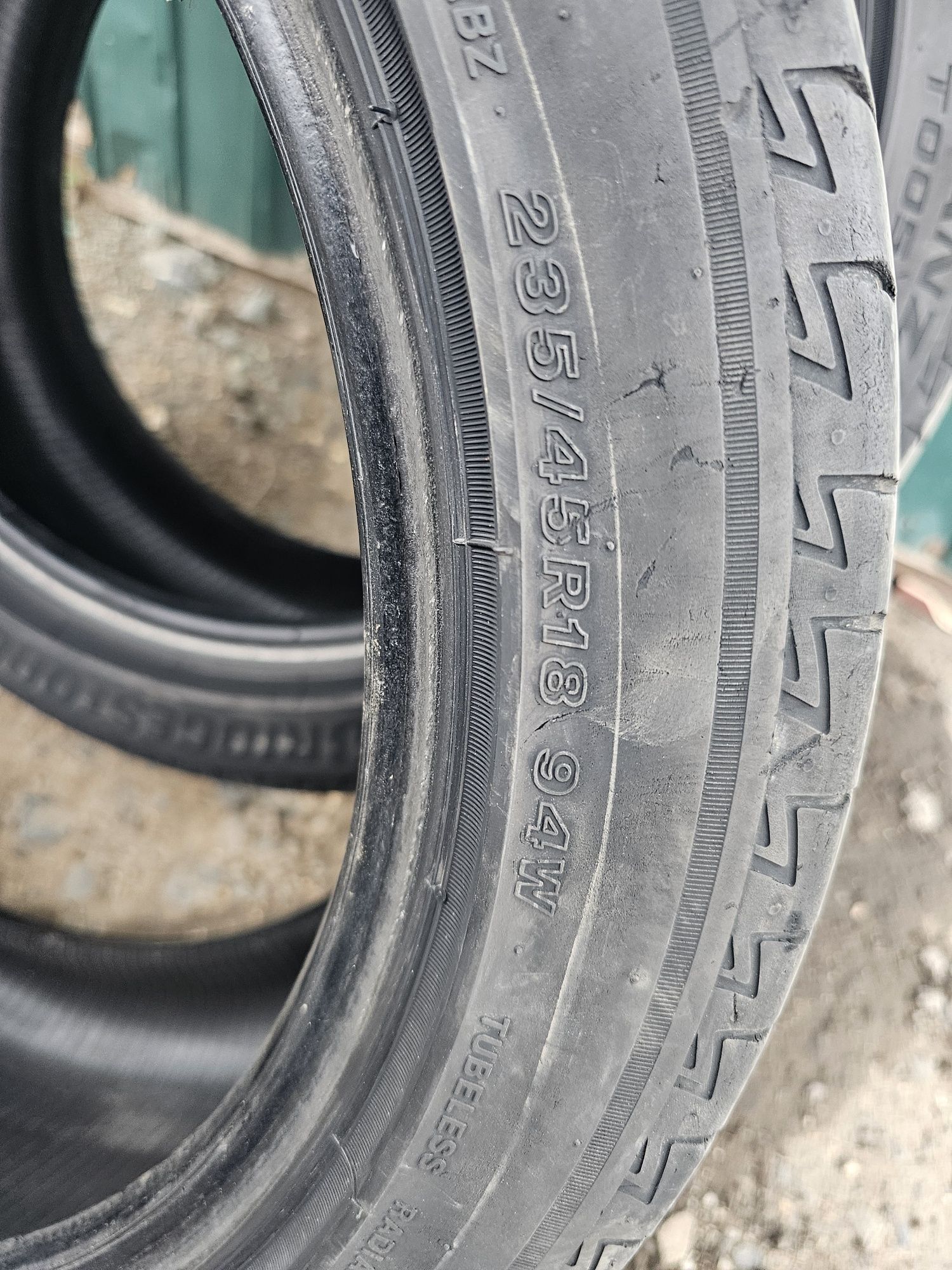 Продам резину BRIDGESTONE 235/45 R18