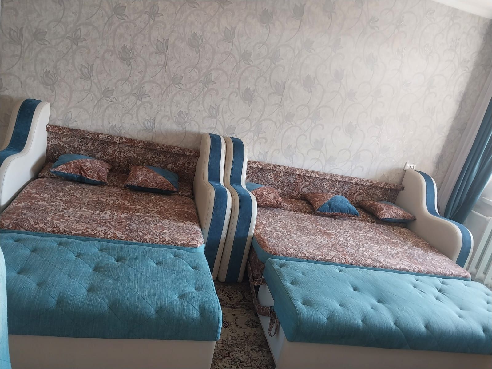 Диван троика  продаи в отличном состаяния