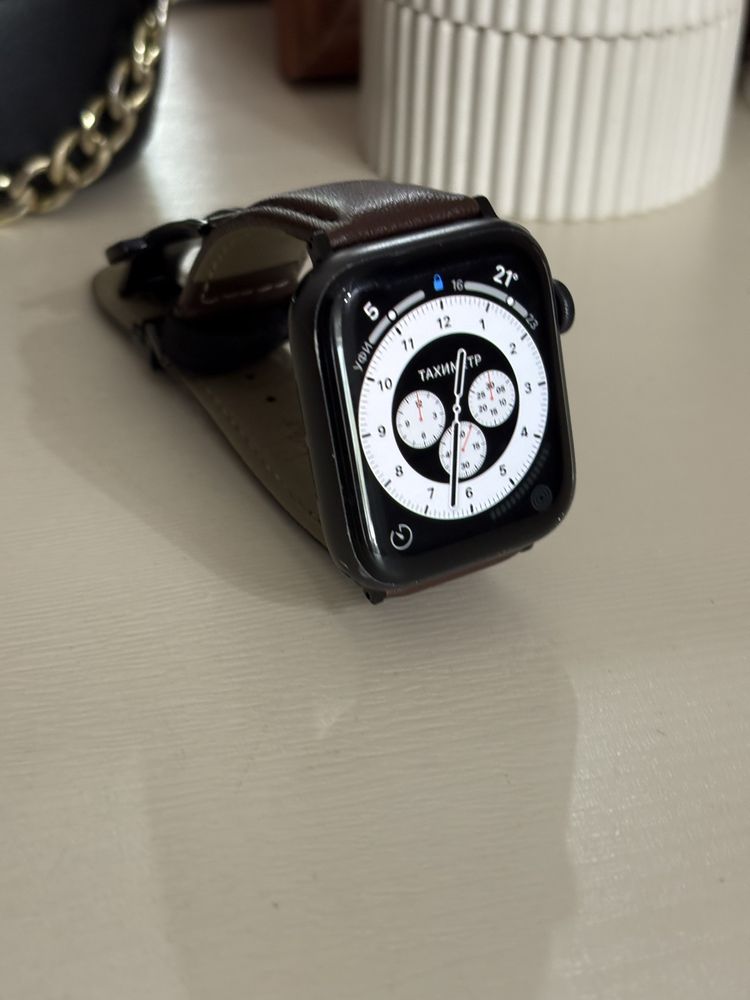 Продам часы apple watch 5  44 mm
