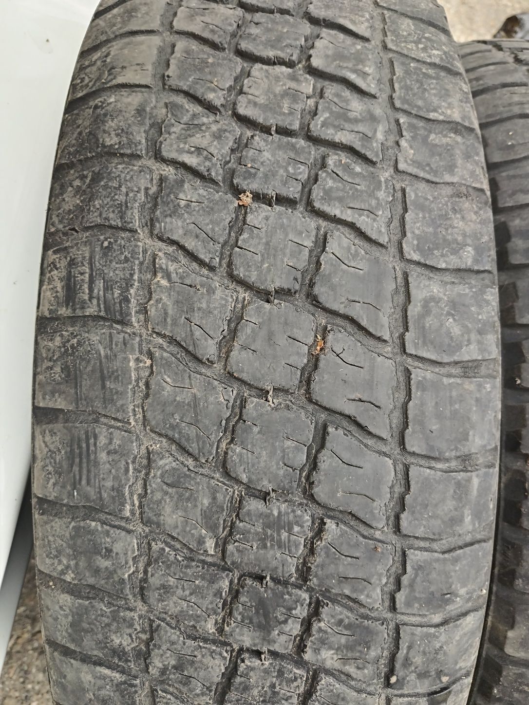 Продам 2 шины  на УАЗ 225/75/R16
