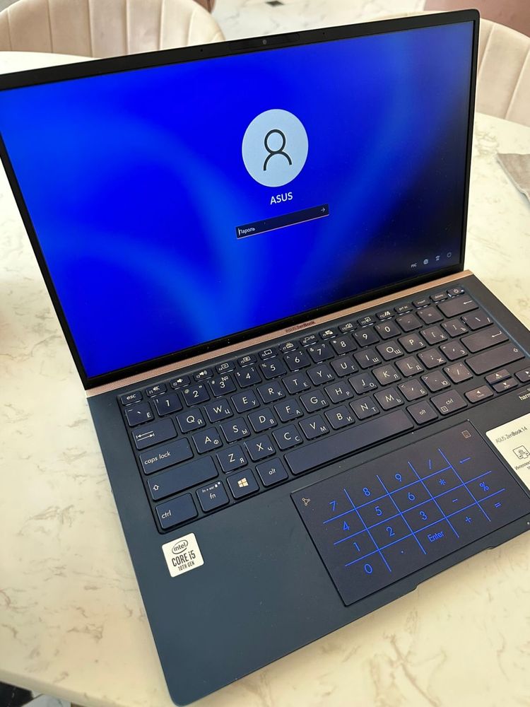 Ультра мини ноутбук Asus