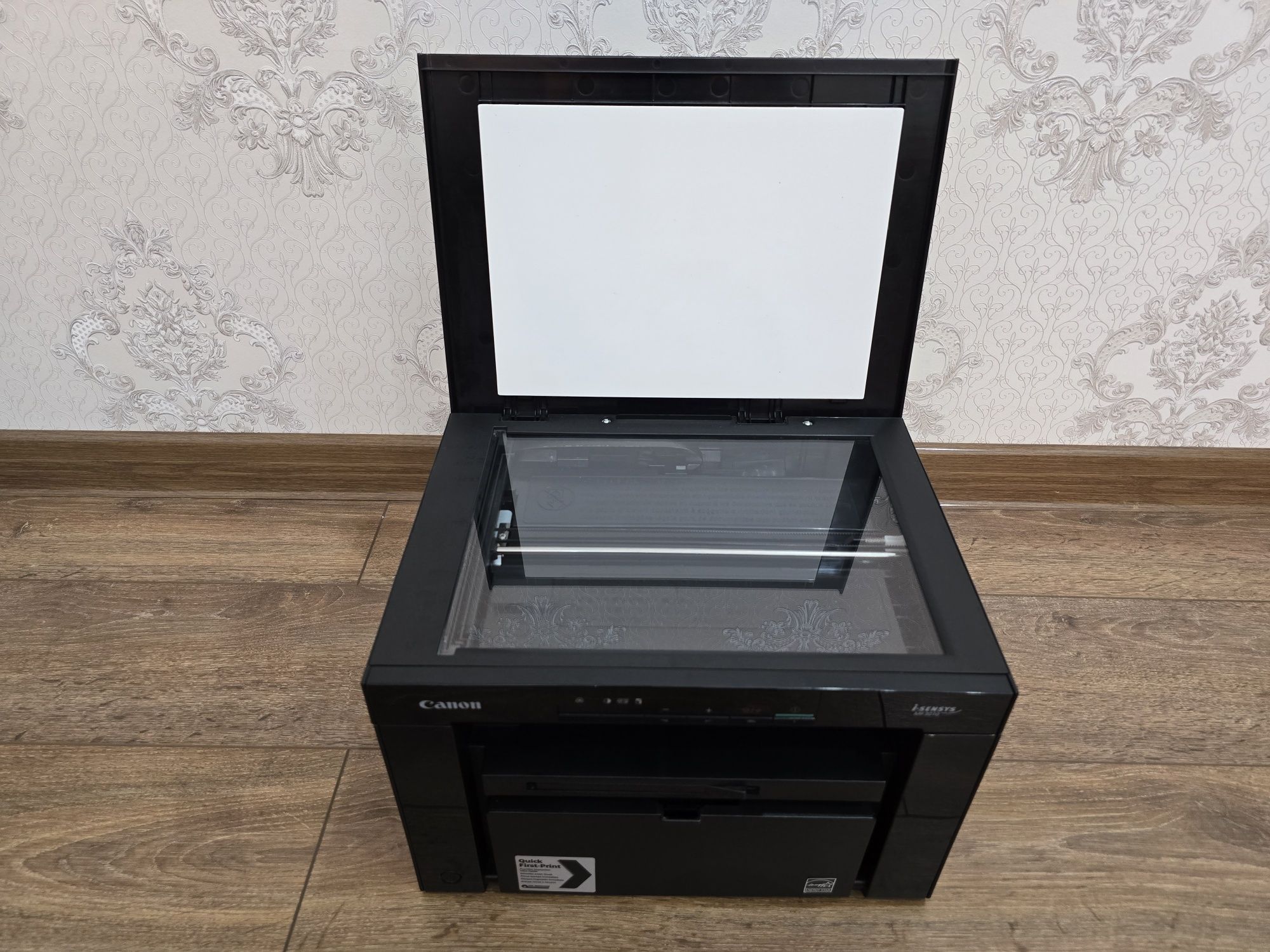 Canon MF 3010 принтер МФУ 3 в 1 в идеальном состоянии