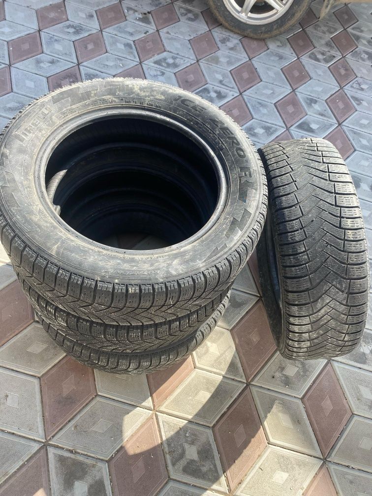 В продаже резина зимний шипованный