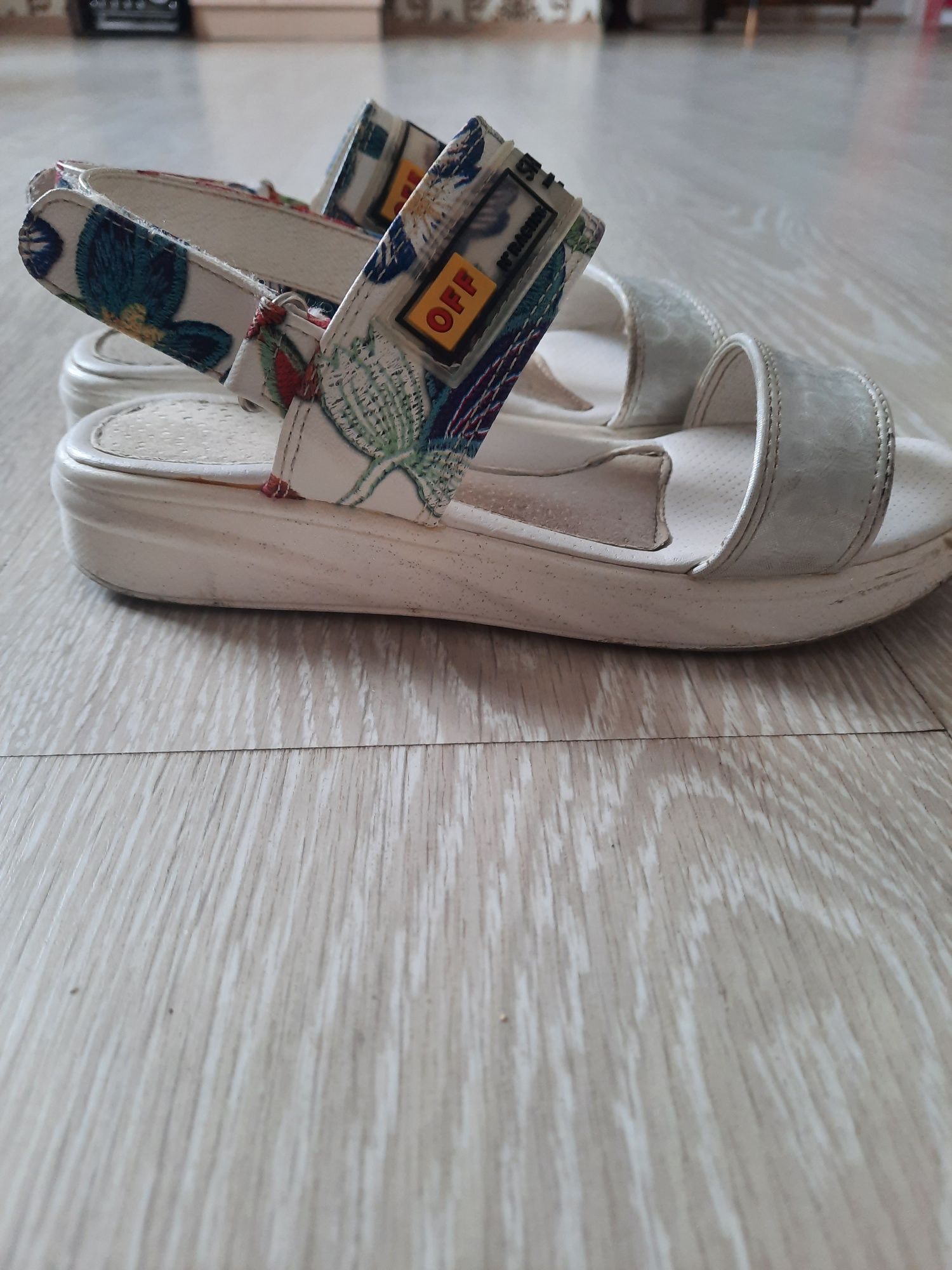 Продам басаножки детские.