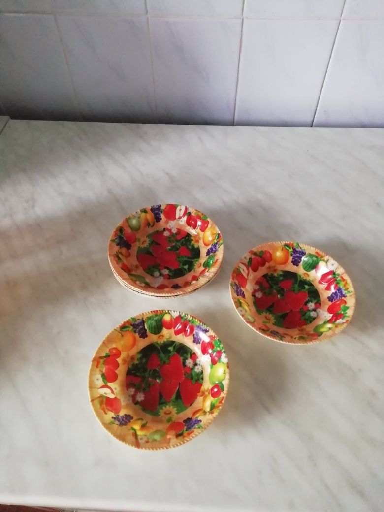 Продам посуду для детей.