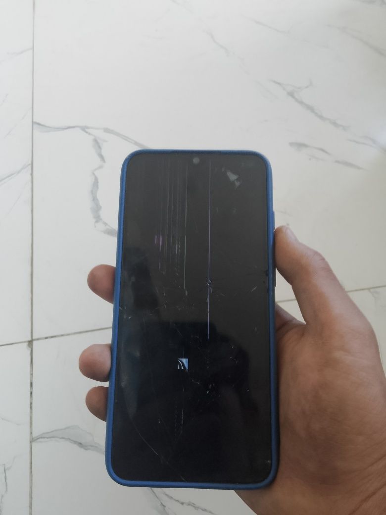 Продам Redmi note 8 на запчасти