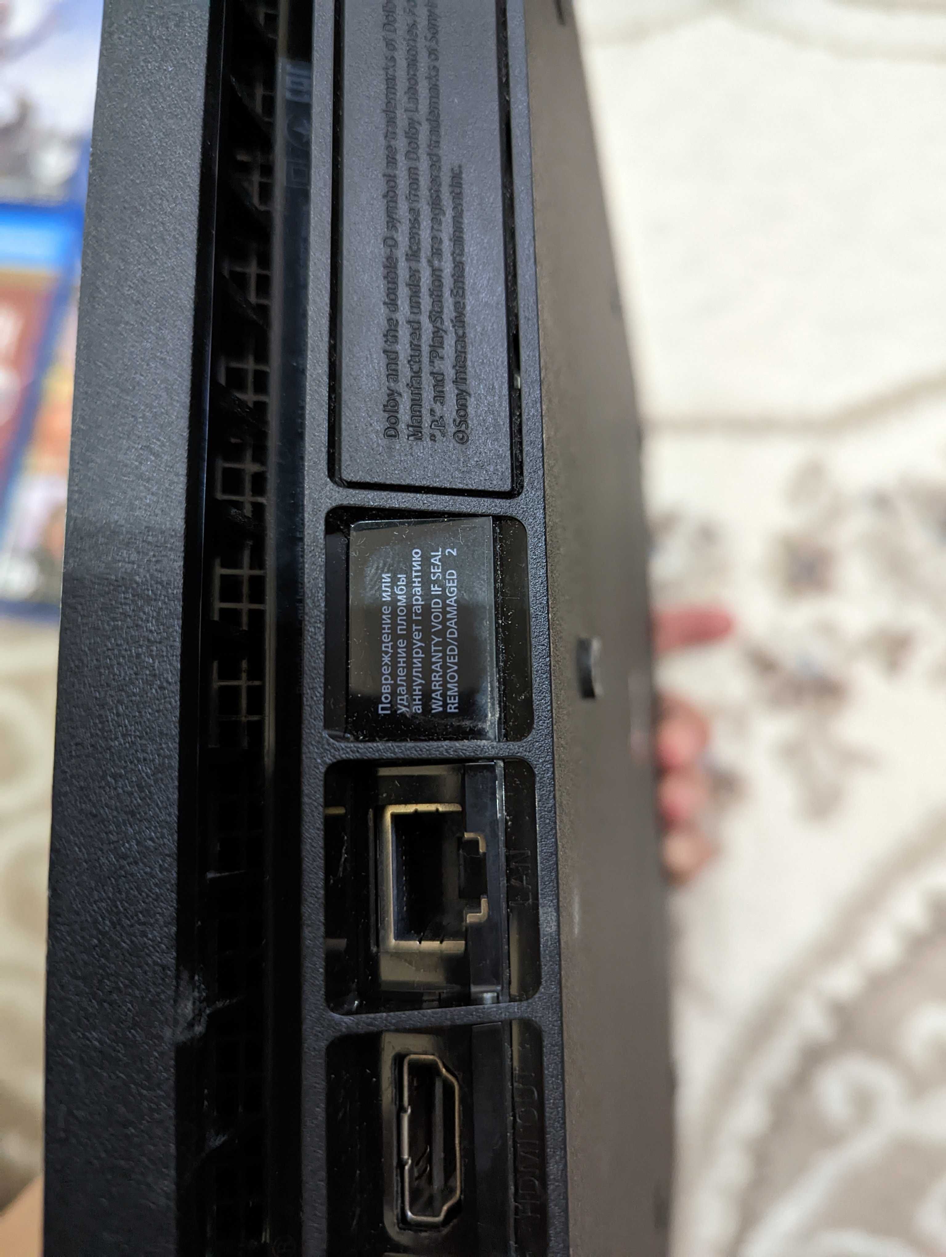 PS 4 Slim 1Tb 2 джойстика  + 5 Игр