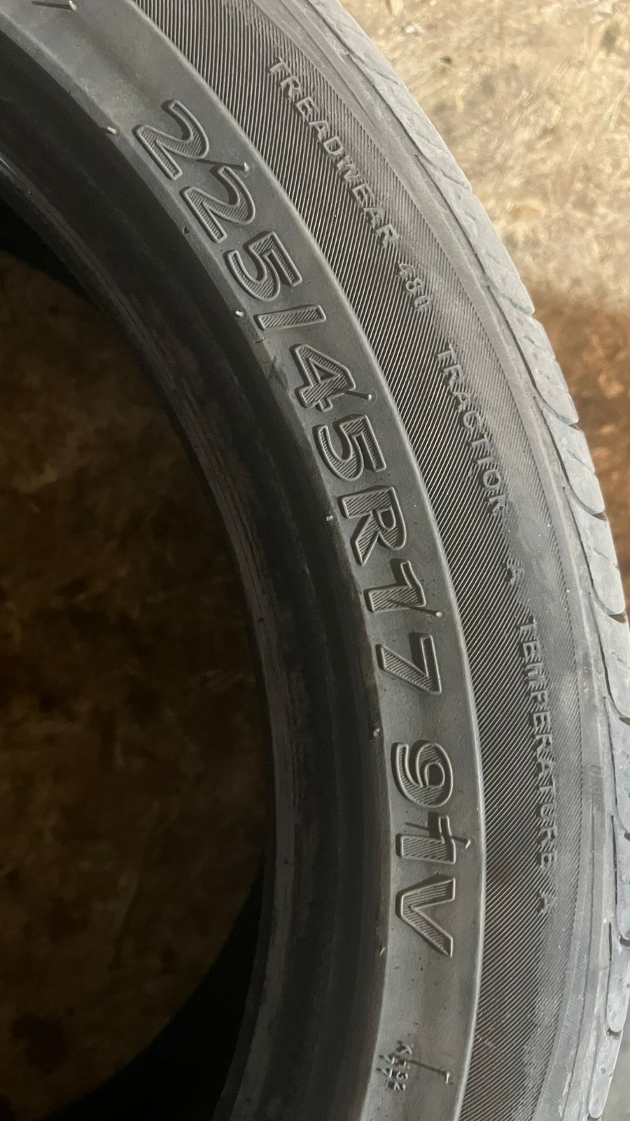 Продам шины 2 штуки размер 225×45 R17