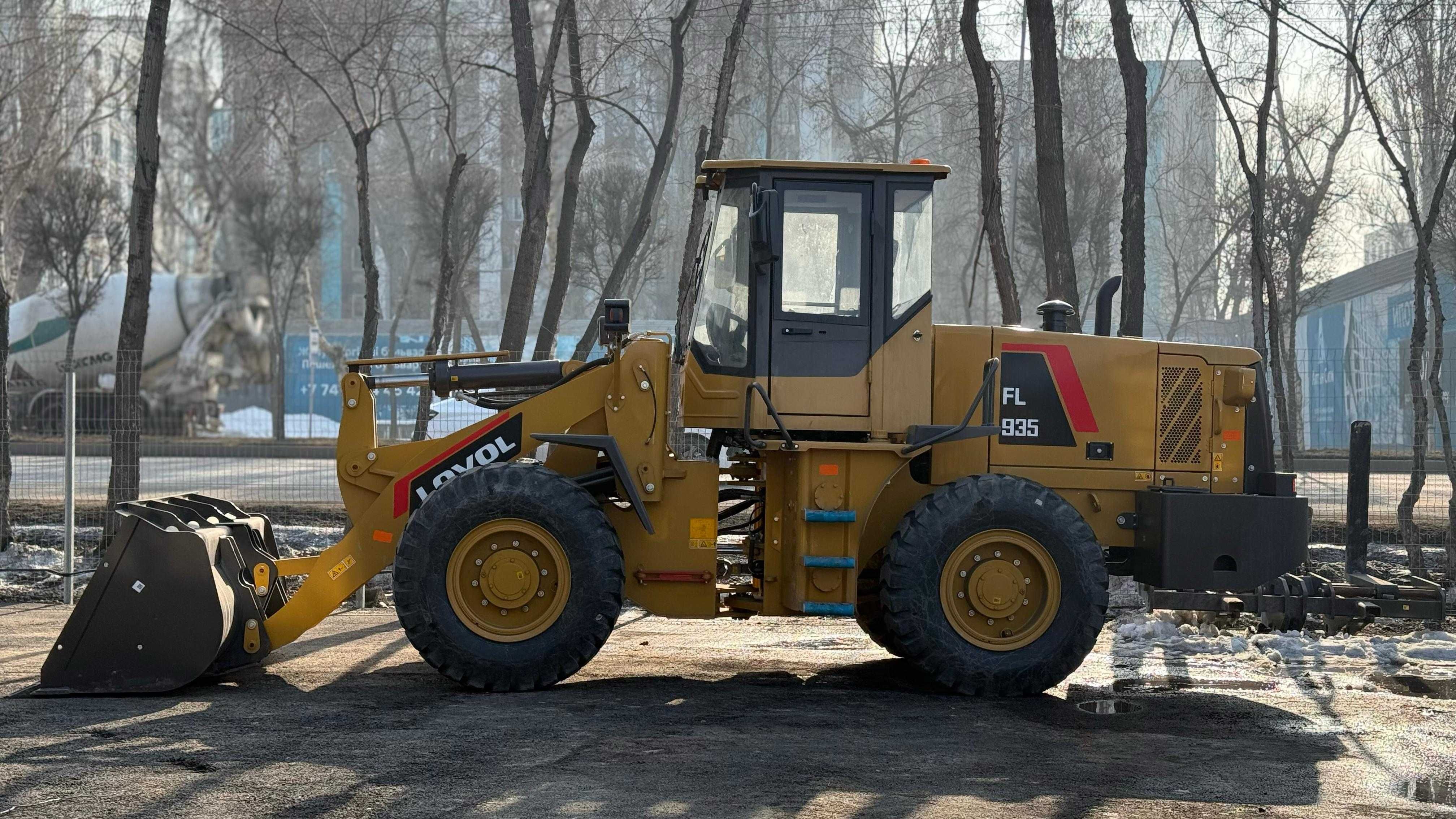 Усиленный карьерный фронтальный погрузчик LOVOL FL935 2 куба
