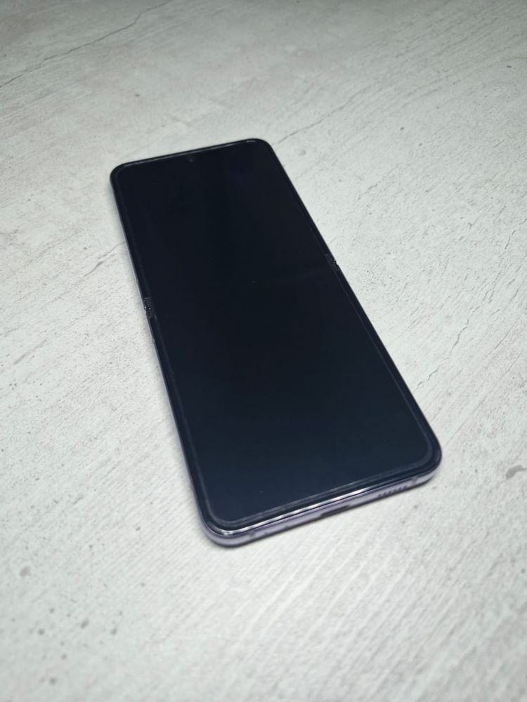 Samsung Flip 4 в рабочем состоянии