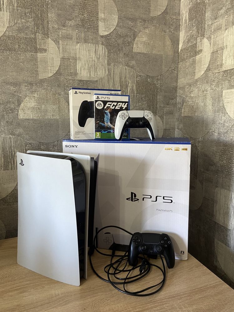Продам PlayStation 5 + FIFA 24 + 2 джойстика .Состояние отличное
