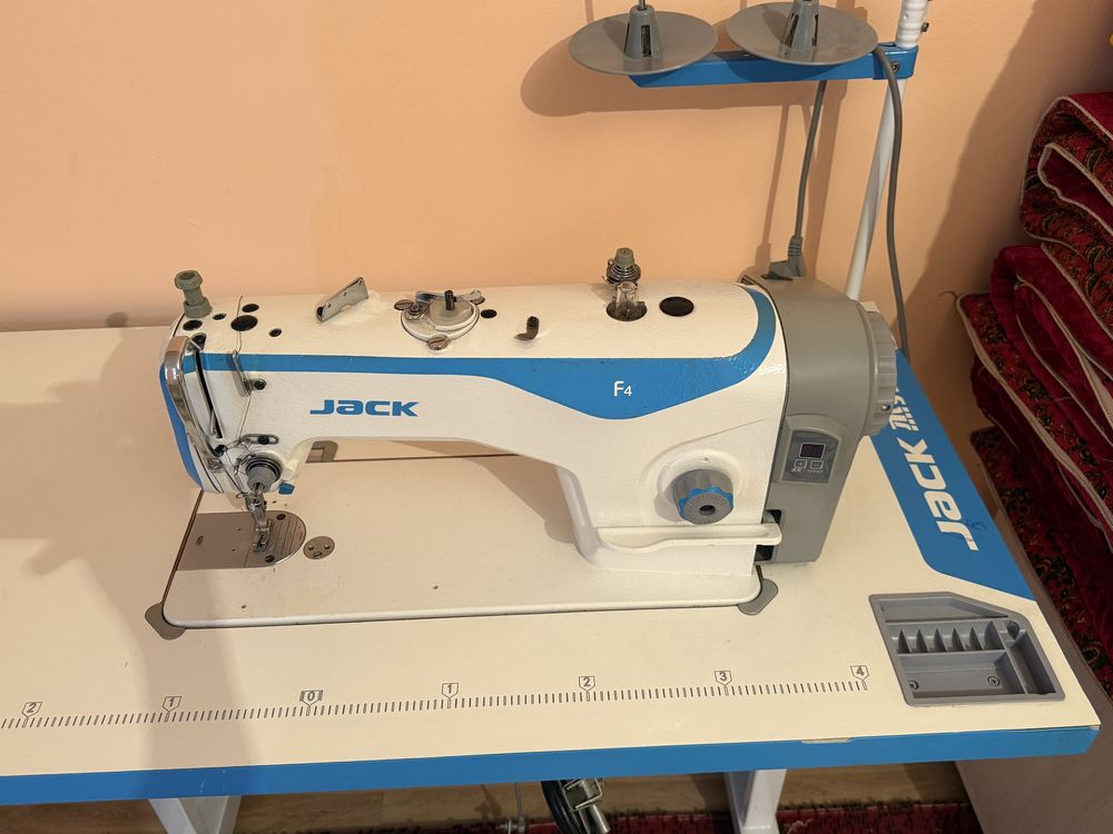 Швейная машинка Jack F4